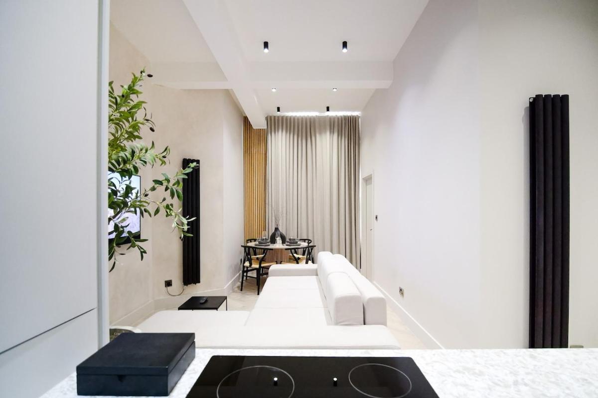 Japandi By The Heim Residences Манчестер Екстер'єр фото