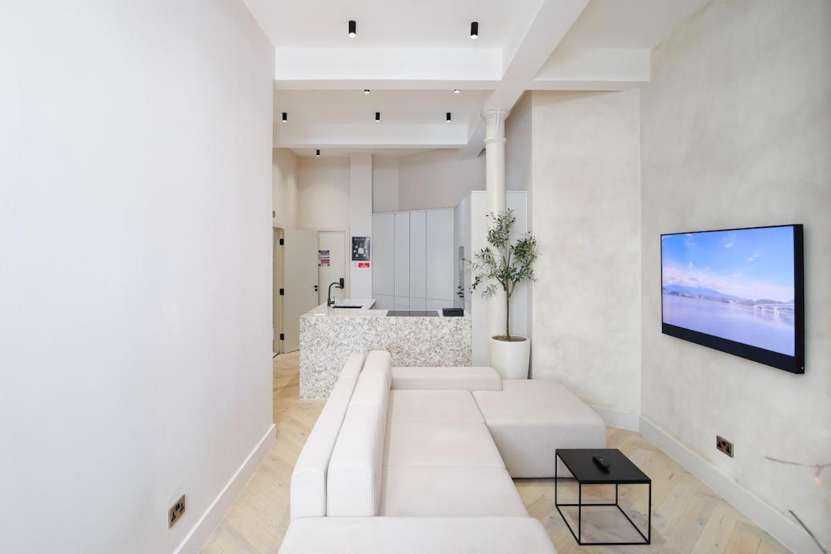 Japandi By The Heim Residences Манчестер Екстер'єр фото