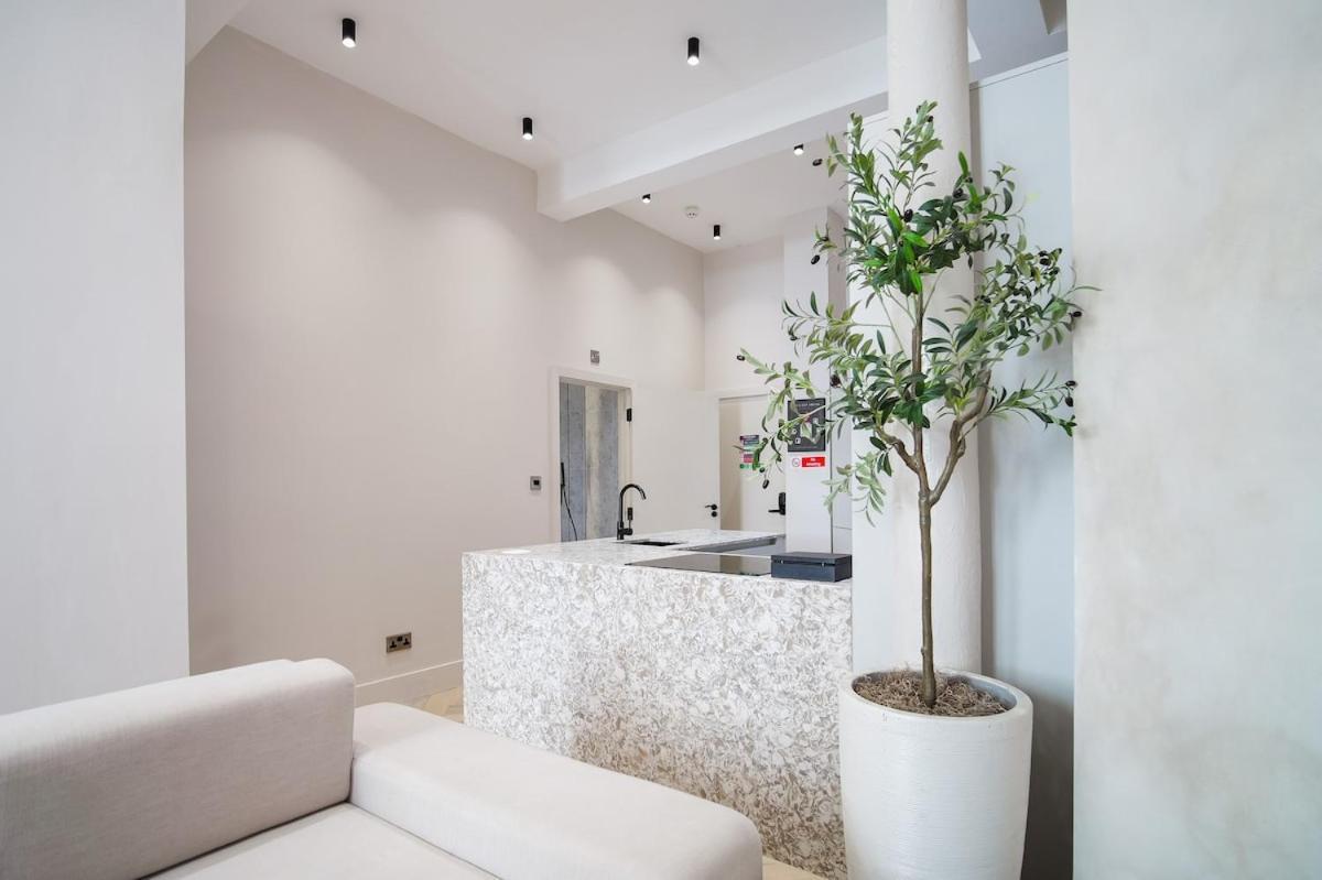Japandi By The Heim Residences Манчестер Екстер'єр фото