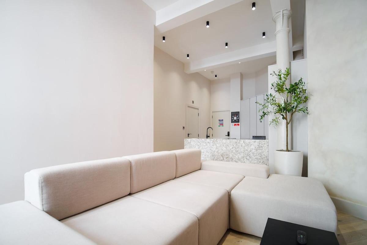 Japandi By The Heim Residences Манчестер Екстер'єр фото