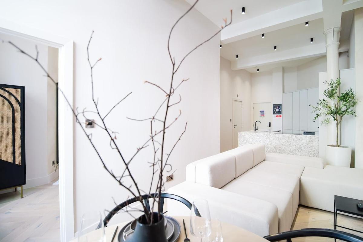 Japandi By The Heim Residences Манчестер Екстер'єр фото